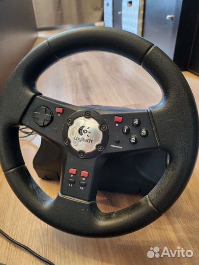 Игровой руль с педалями logitech