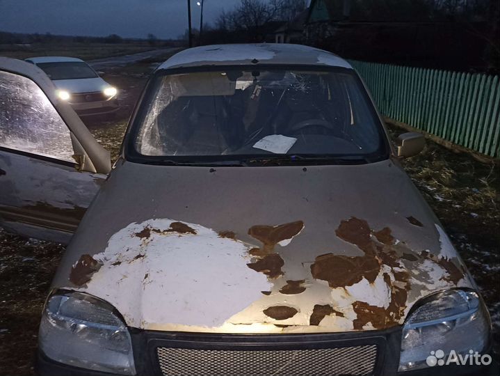 Chevrolet Niva 1.7 МТ, 2004, битый, 200 000 км