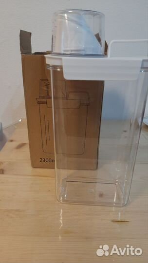 Контейнер с мерным стаканчиком