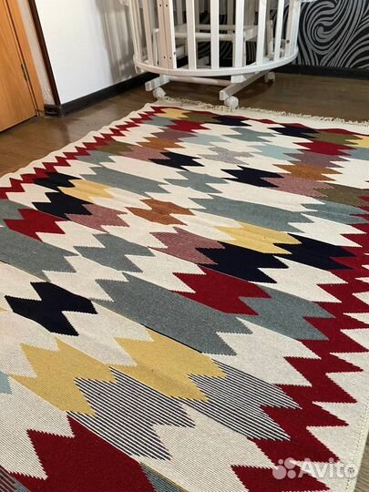 Ковер яркий новый