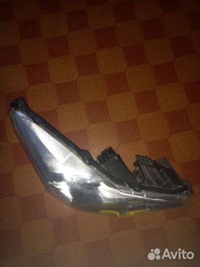 Фара правая на subaru forester sj галоген