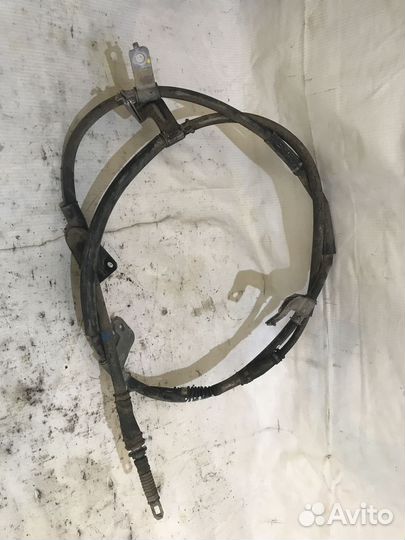 Трос стояночного тормоза правый Hyundai Grand Santa Fe