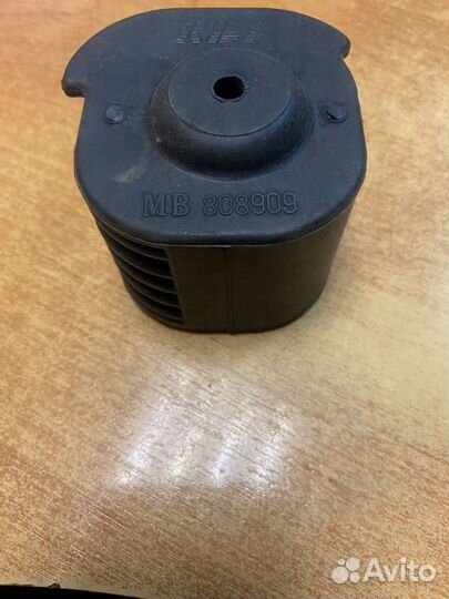 Сайлентблок рычага переднего левого RBI MB808909