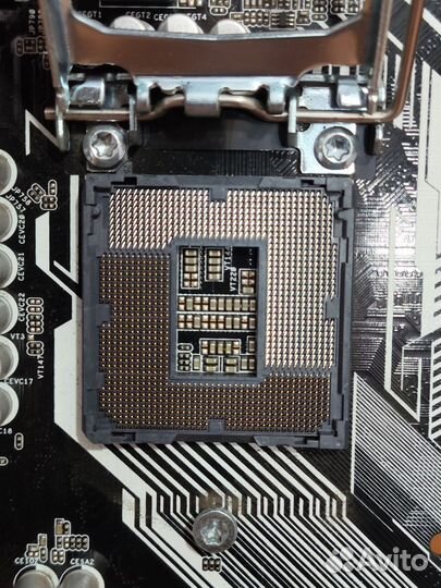 Материнская плата с процессором и памятью