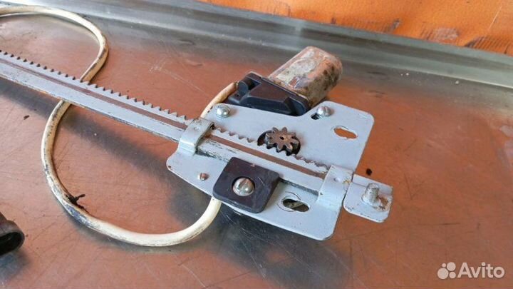 Электростеклоподъемник передний левый УАЗ 3163