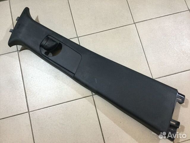 Обшивка стойки средней Гранд Чероки WK2 после 2010