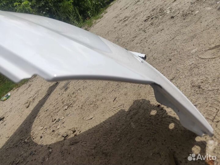 Крыло левое переднее на весту vesta