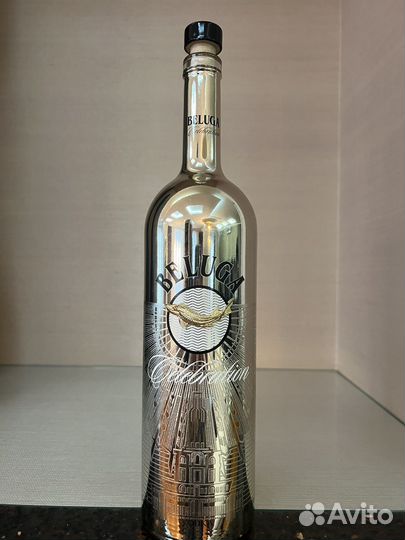 Пустая бутылка и коробка от виски Macallan