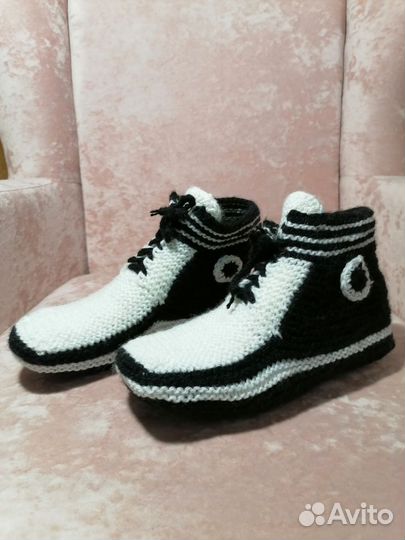 Носки, тапки вязаные ручной работы