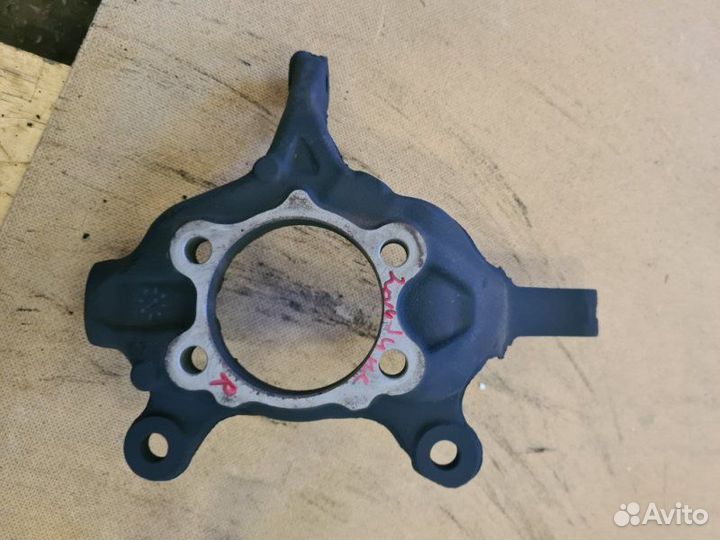 Кулак поворотный передний Nissan Juke F15 HR16DE