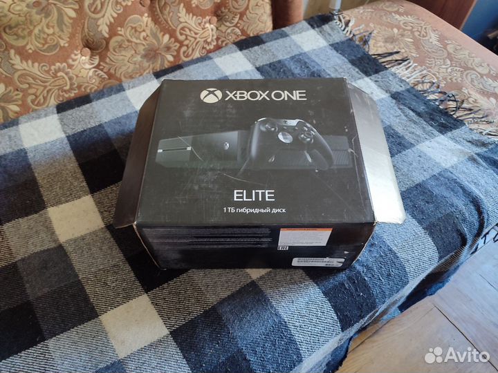 Xbox One Elite с коробкой и гарнитурой