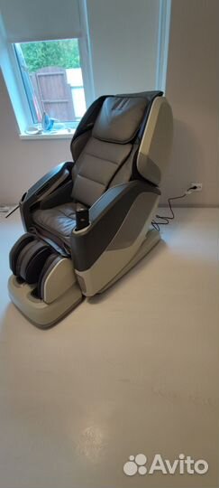 Массажное кресло Aura от Casada