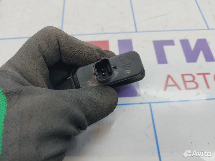 Кнопка открывания багажника Renault Kaptur 8200076256