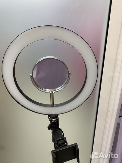Кольцевая лампа с зеркалом на треноге
