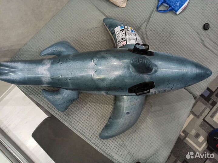 Надувная акула