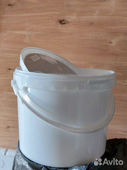 Ведро пластиковое с крышкой 11л