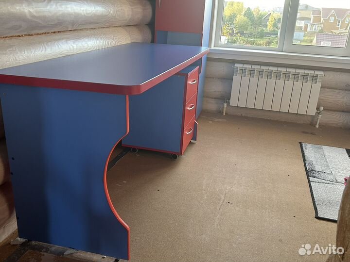 Продам комплект детской мебели