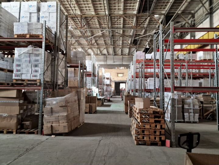 Склад 400 м². Высота - 19 м. Центр