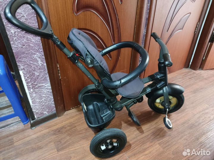 Детский велосипед с ручкой б/у