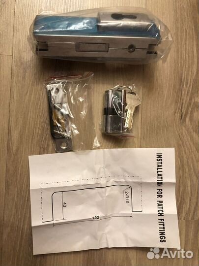 Фурнитура для стеклянных дверей Титан