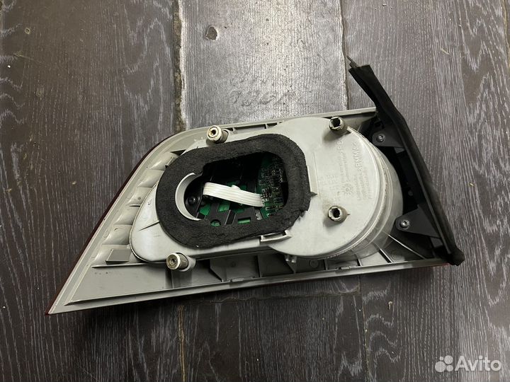 Фонарь задний правый на крыло Phaeton 3D0945096B