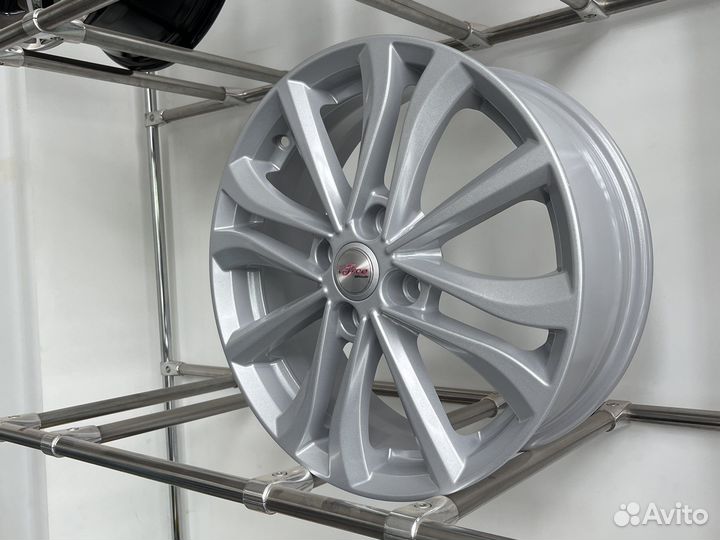 Литые диски R16 4x100 на Логан Ларгус Веста