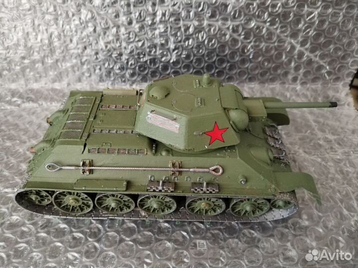 Модель танка Т-34 -76 1943 г. (1:35)