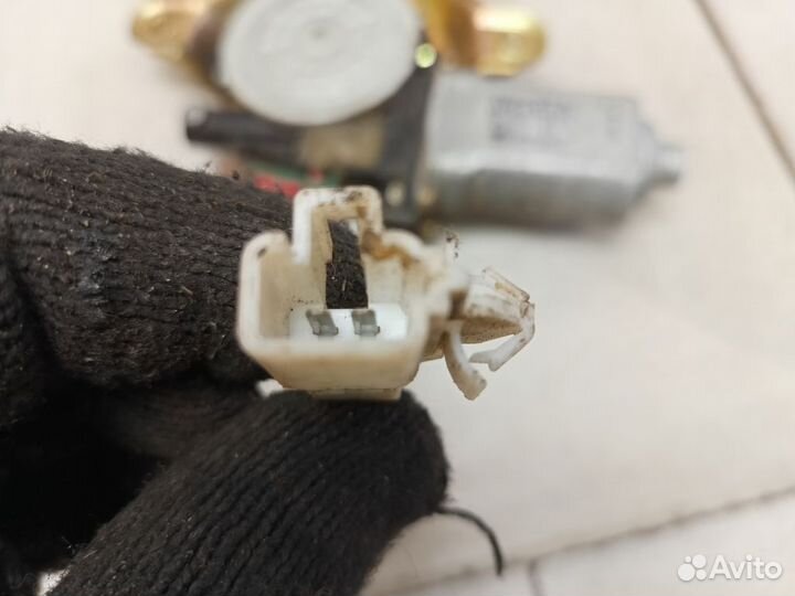 Стеклоподъемник электрический задний правый 698035