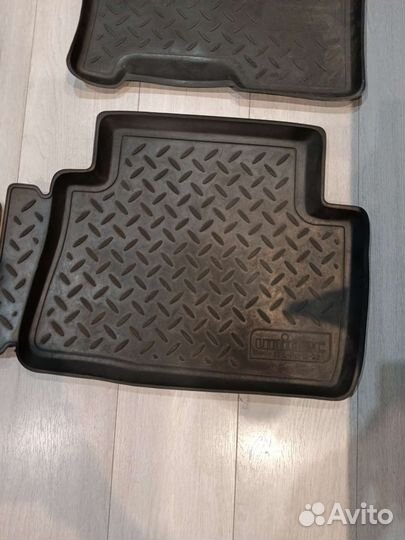 Продам коврики на шевролет Лачетти