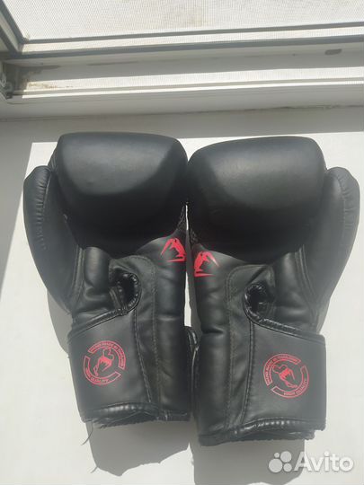 Боксерские перчатки venum