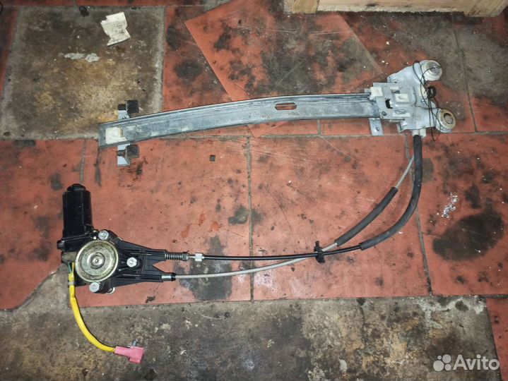 Стеклоподъемник передний Chrysler Voyager 2