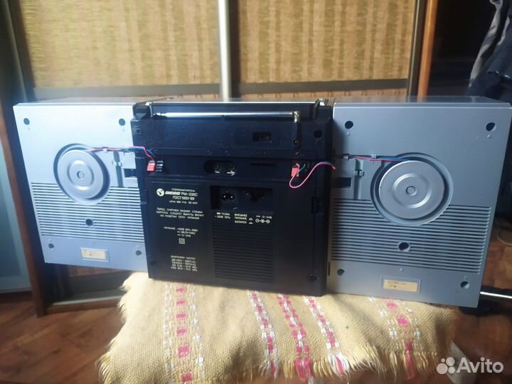 Музыкальный центр с колонками