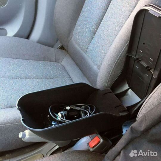 Подлокотник Hyundai Accent тагаз