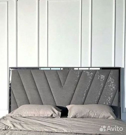 Кровать двуспальная новая мягкая