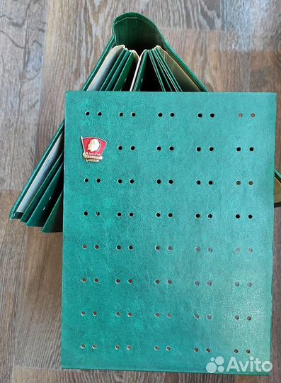 Альбом для значков