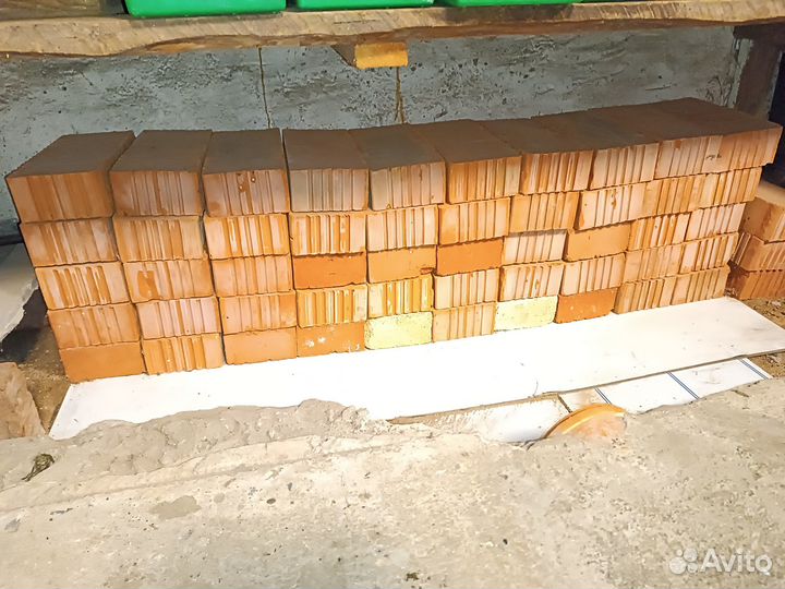 Кирпич красный