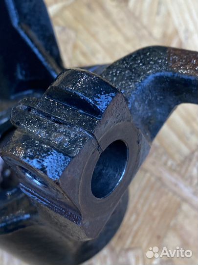 Передний правый кулак brp Commander Maverick