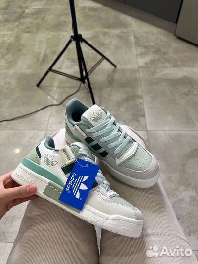 Кроссовки оптом