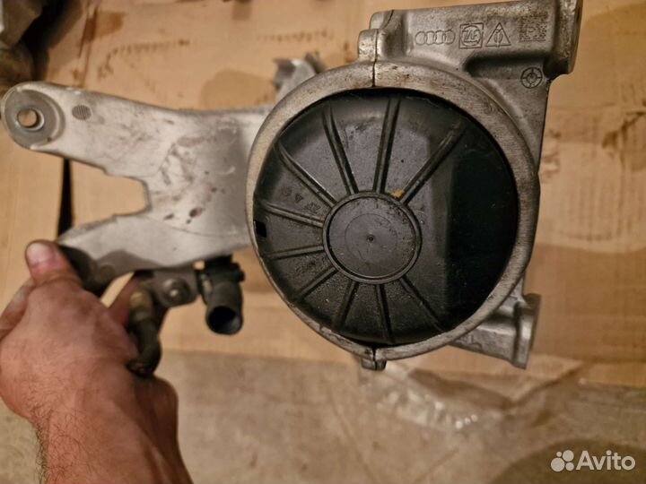 Опора подушка двигателя Audi A4 1.8 cdha 8K0199381