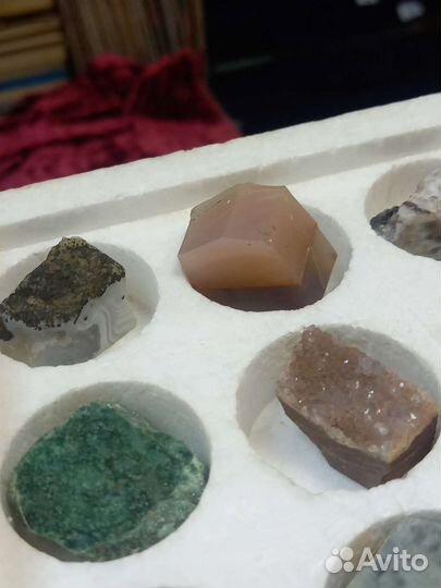 Камни и минералы коллекция