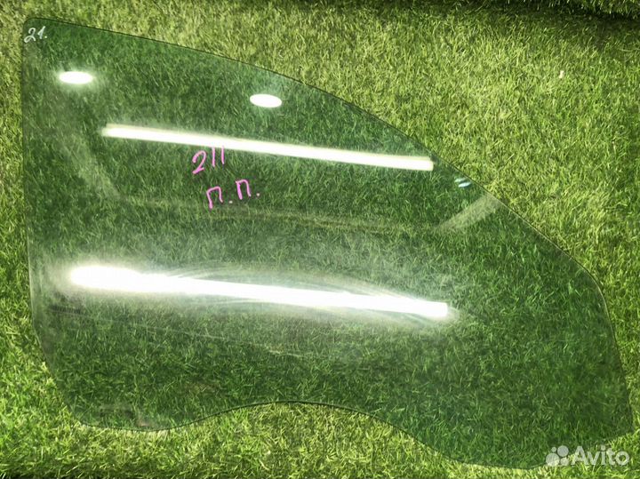 Стекло передней правой двери Mercedes 211