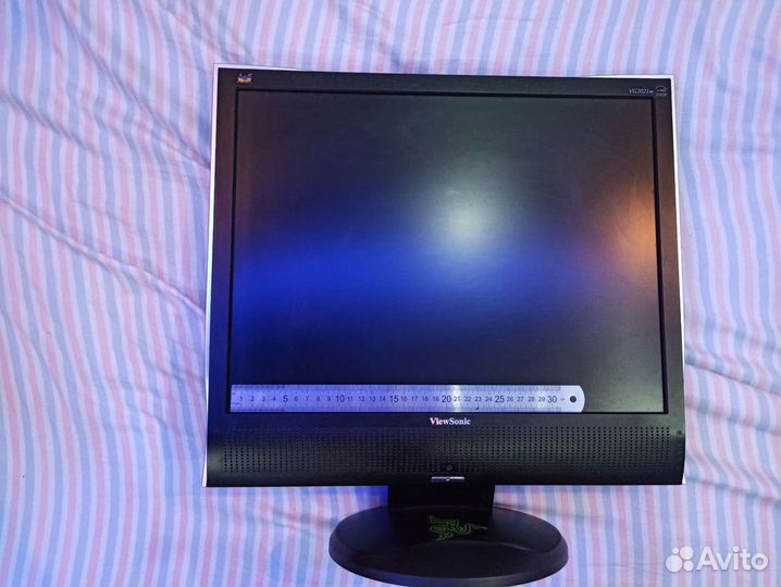 Монитор с диагональю 50.8 см