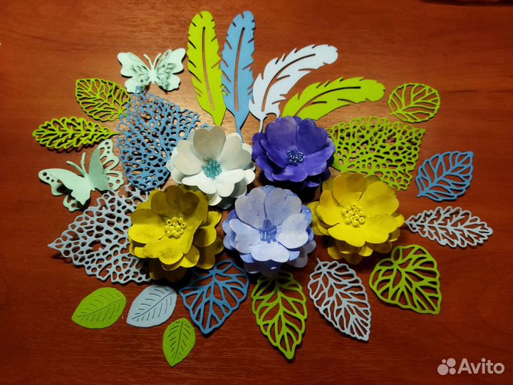 Вырубка и цветы из бумаги для скрапбукинга