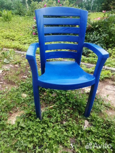 Стул пластиковый