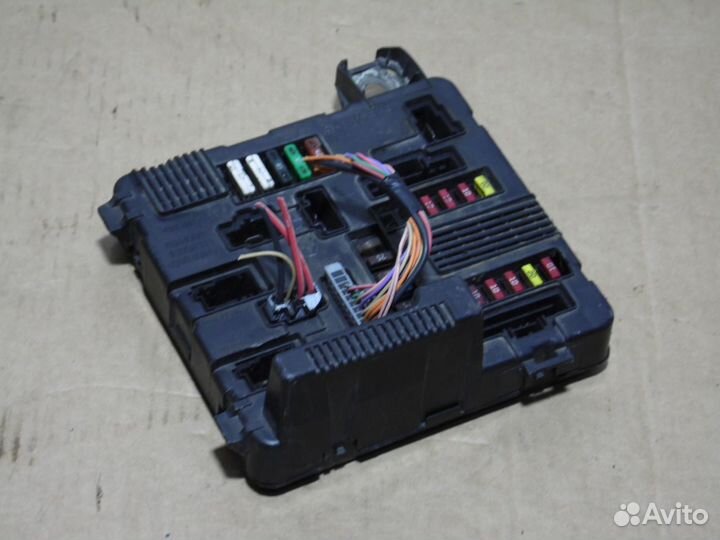 Блок предохранителей под капотом Рено Меган/Сценик