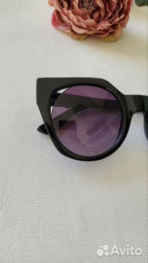 Солнцезащитные очки женские Guess