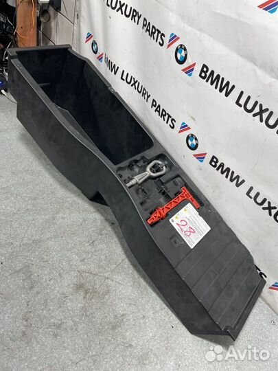 Корпус ящик крышка акб в багажном отсеке Bmw X5