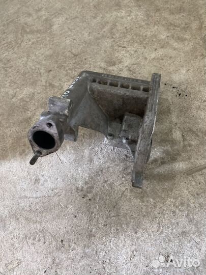 Флянец системы охлождения Mercedes Vito W638