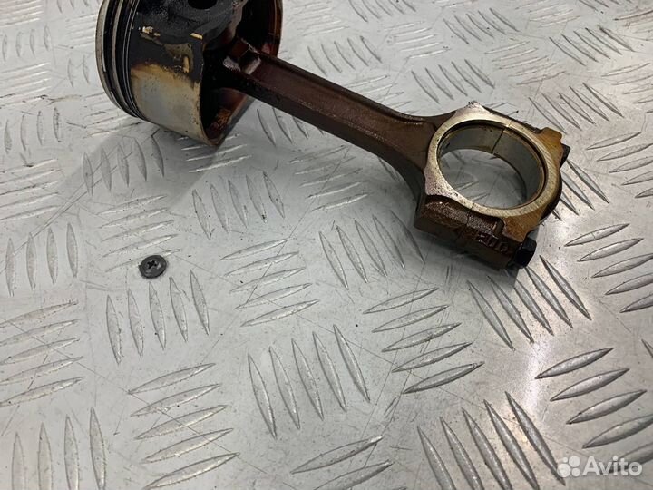 Б/У поршень с шатуном Nissan Tiida Latio C11T