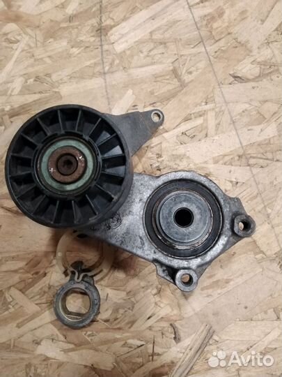 Натяжитель ремня в сборе для Мерседес 190